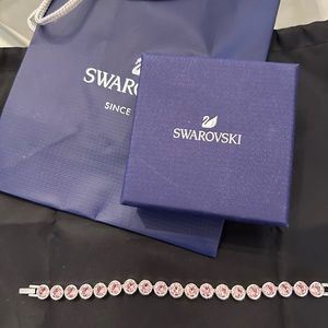 SWAROVSKI-Bracelet
Matrix Rhodium-Plated Round-Cut Pink Crystal Tennis Bracelet